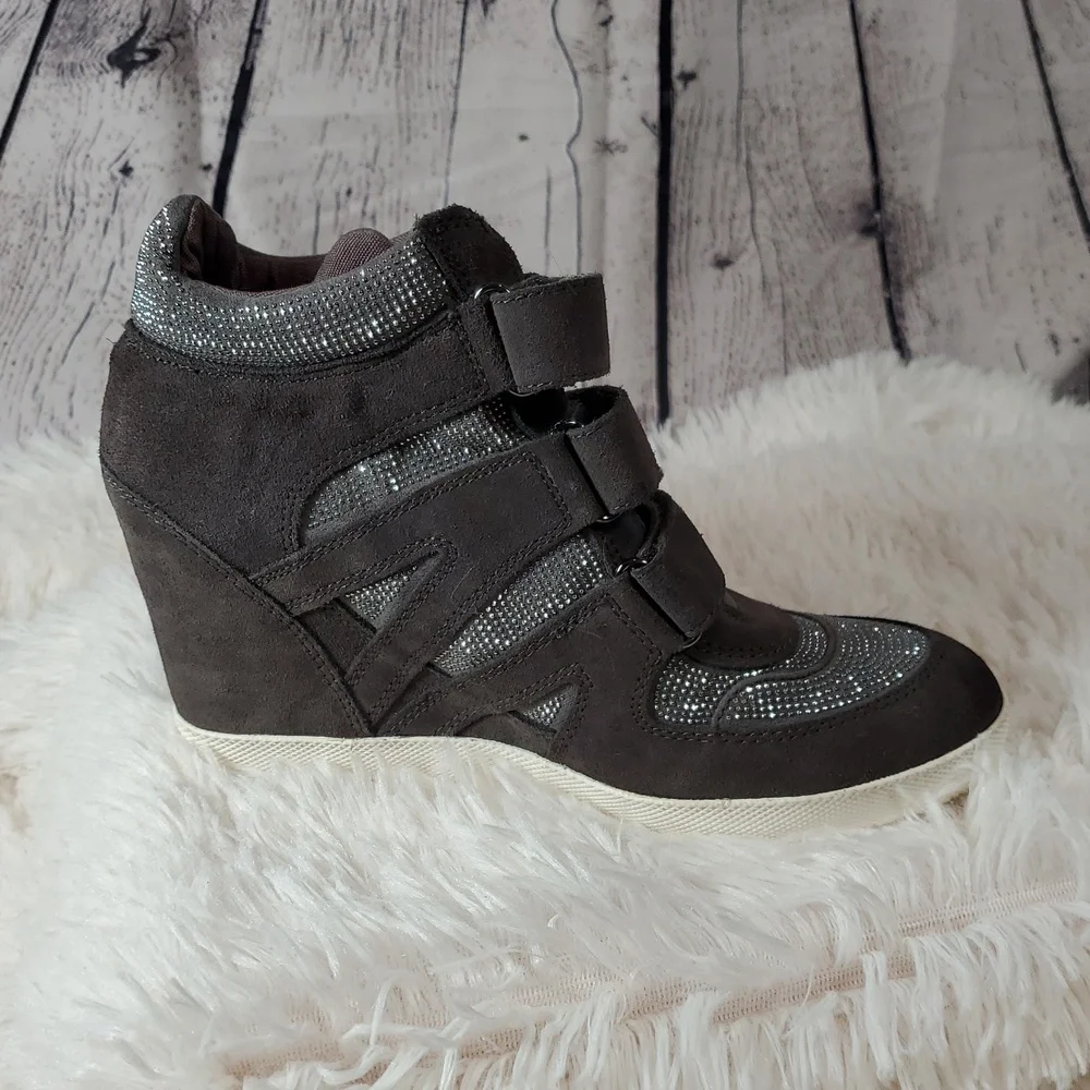 Nine West Gray and Silver Leather Wedge Sneakers Size 8